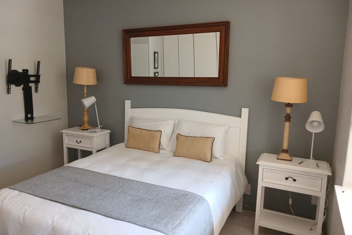 Charming 1.5 -bedroom apartment to let, perfect for cozy living in a vibrant neighborhood - Photo 2