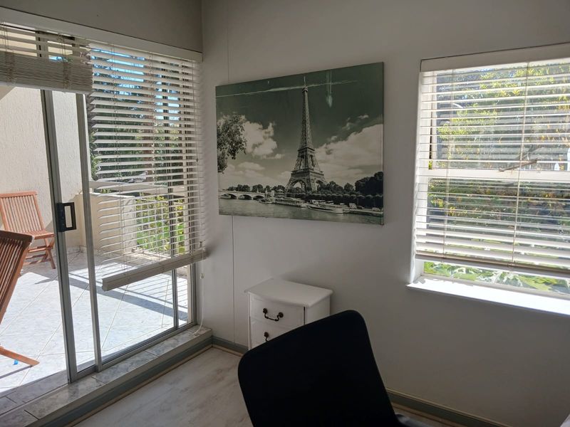 Charming 1.5 -bedroom apartment to let, perfect for cozy living in a vibrant neighborhood - Photo 6