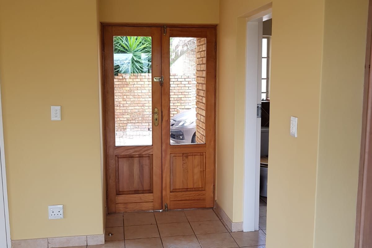 SAFE AND SECURE!! - Photo 4