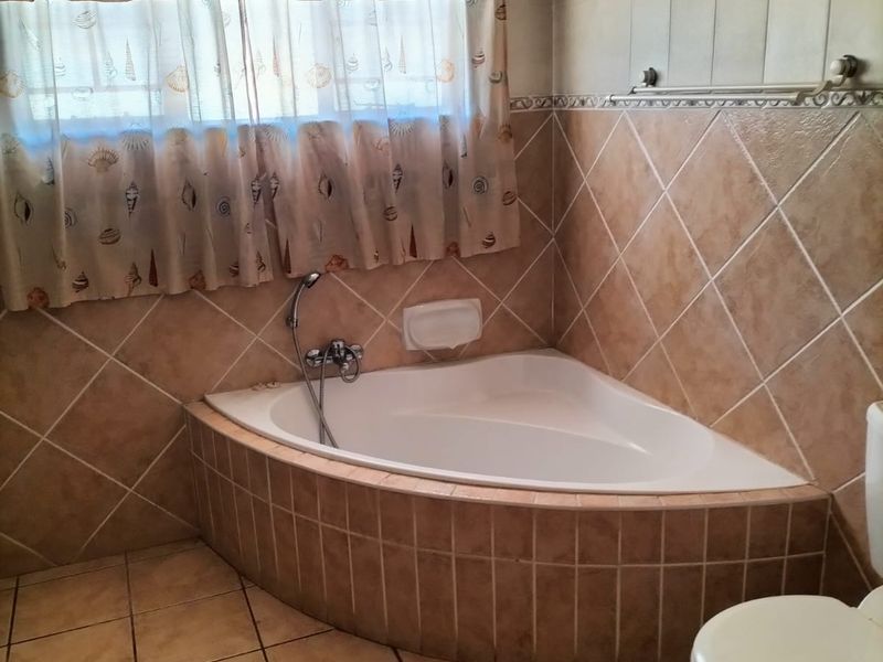 SAFE AND SECURE!! - Photo 8