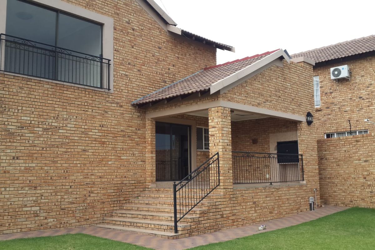 SAFE AND SECURE!! - Photo 2