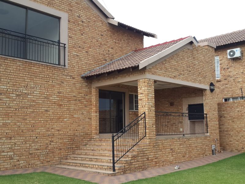 SAFE AND SECURE!! - Photo 2