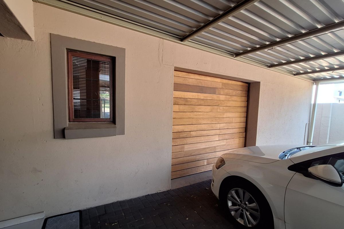 Stunning 4-Bedroom House in Thatchfield Hills - Photo 3