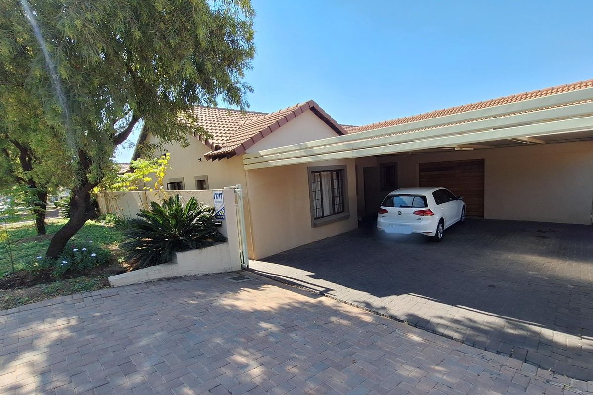 Stunning 4-Bedroom House in Thatchfield Hills - Photo 2