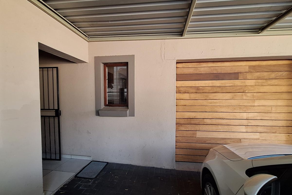 Stunning 4-Bedroom House in Thatchfield Hills - Photo 4