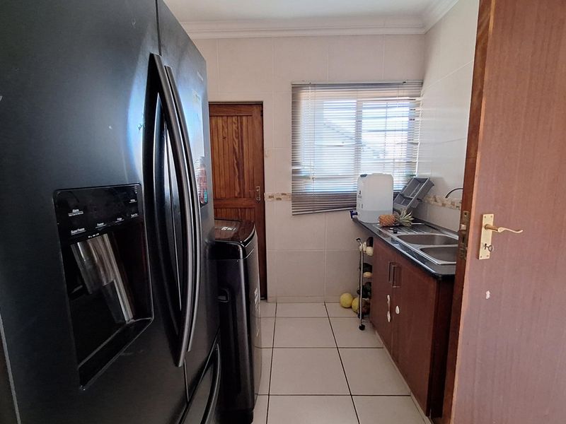 Stunning 4-Bedroom House in Thatchfield Hills - Photo 7