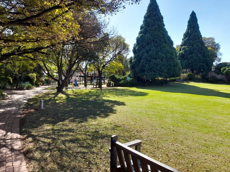 Prime Location! 3bed, 2 Bath in Die Hoewes! - Photo 4