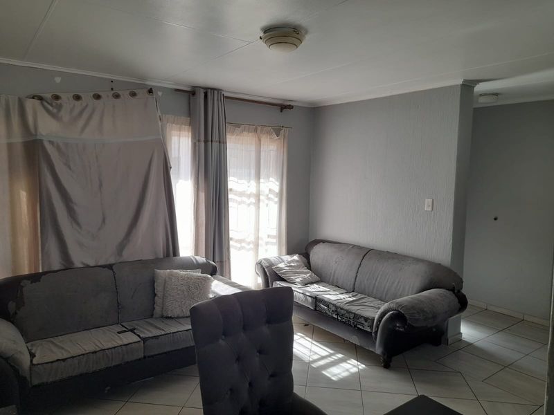 Prime Location! 3bed, 2 Bath in Die Hoewes! - Photo 6