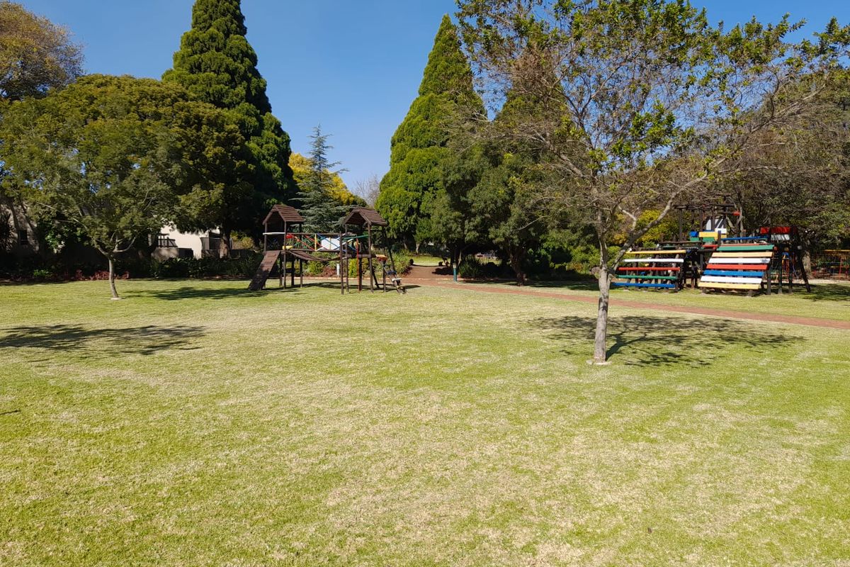 Prime Location! 3bed, 2 Bath in Die Hoewes! - Photo 5