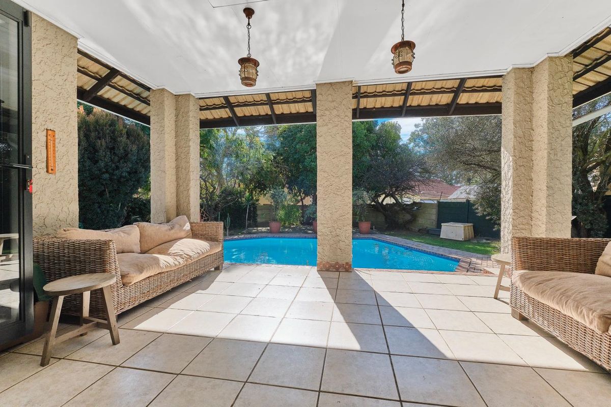Elegant Family Living with Solar Power and Flatlet in Leafy Suburb - Photo 3