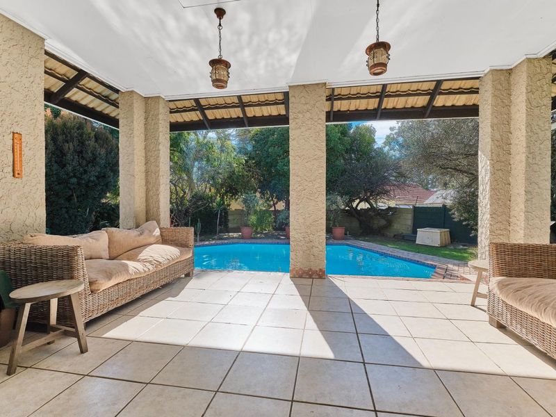 Elegant Family Living with Solar Power and Flatlet in Leafy Suburb - Photo 3