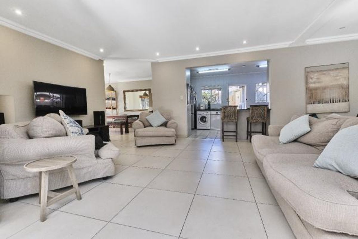 Elegant Family Living with Solar Power and Flatlet in Leafy Suburb - Photo 4