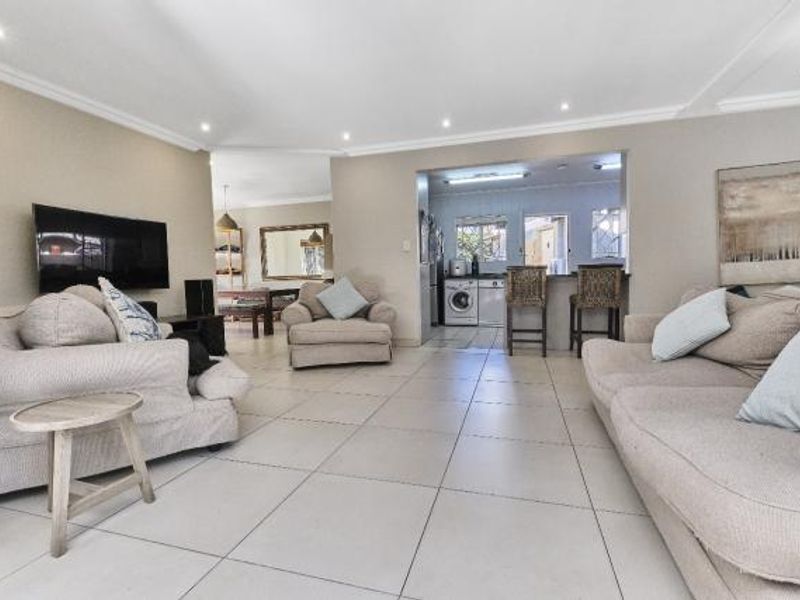 Elegant Family Living with Solar Power and Flatlet in Leafy Suburb - Photo 4