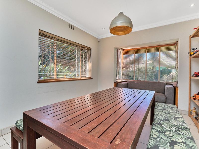 Elegant Family Living with Solar Power and Flatlet in Leafy Suburb - Photo 8