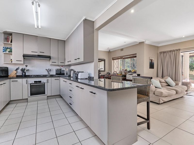 Elegant Family Living with Solar Power and Flatlet in Leafy Suburb - Photo 6