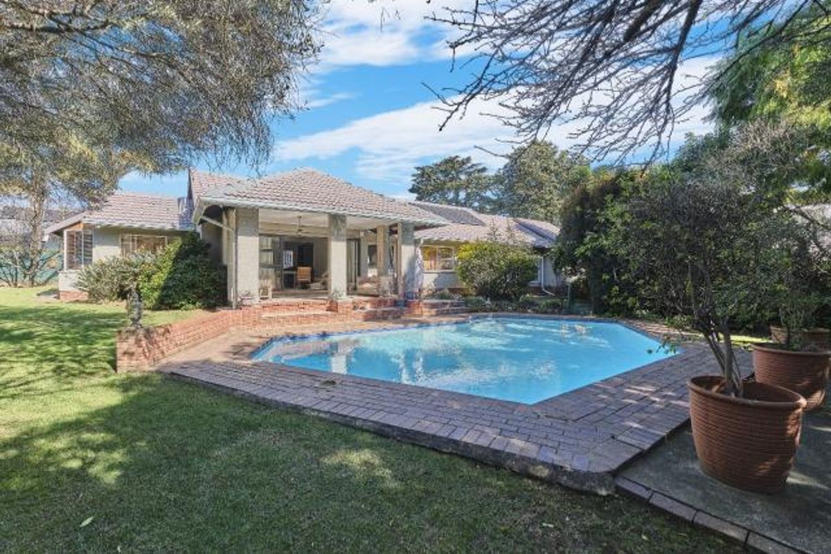 Elegant Family Living with Solar Power and Flatlet in Leafy Suburb - Photo 2