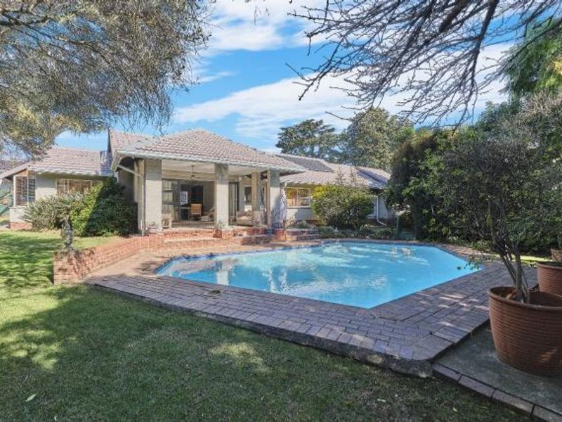 Elegant Family Living with Solar Power and Flatlet in Leafy Suburb - Photo 2