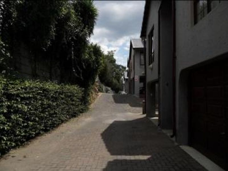 Simplex Townhouse For Sale - Photo 2