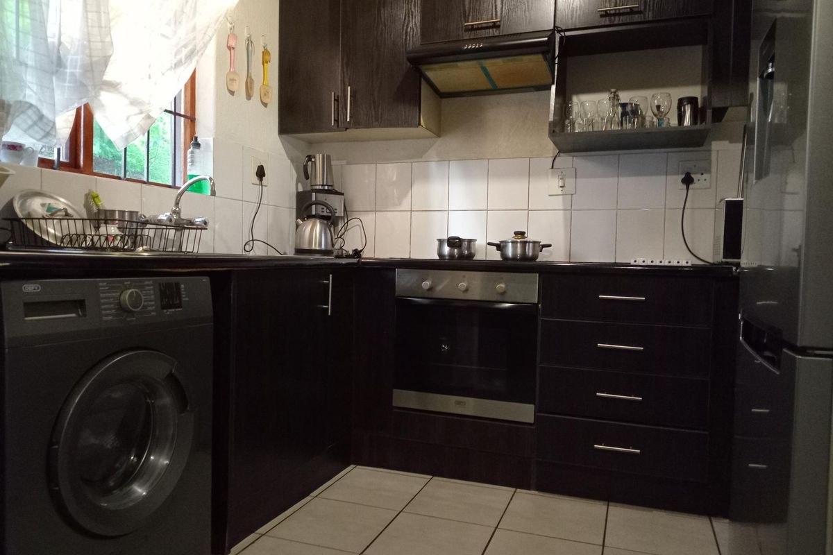 Simplex Townhouse For Sale - Photo 5