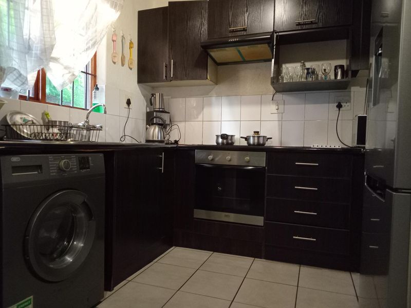 Simplex Townhouse For Sale - Photo 5