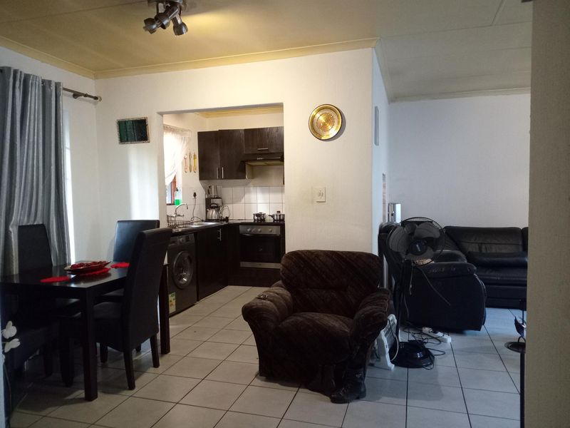 Simplex Townhouse For Sale - Photo 10