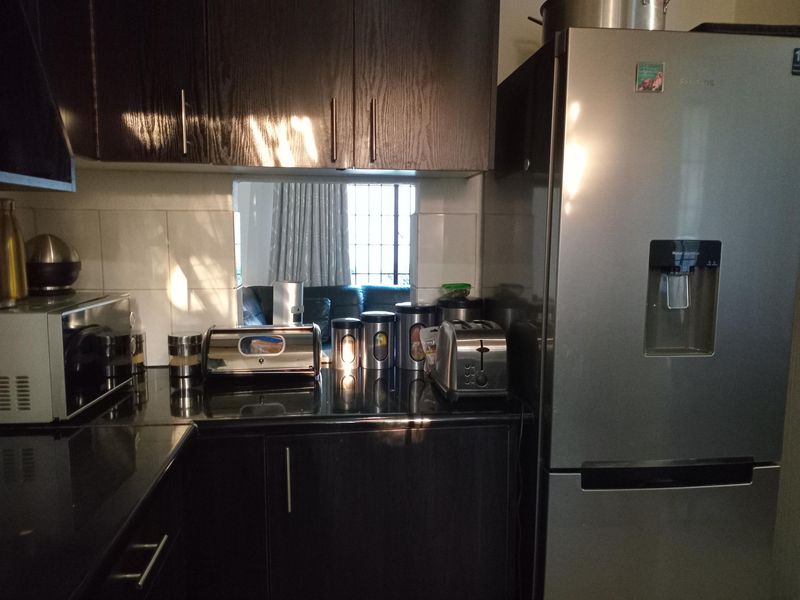 Simplex Townhouse For Sale - Photo 9