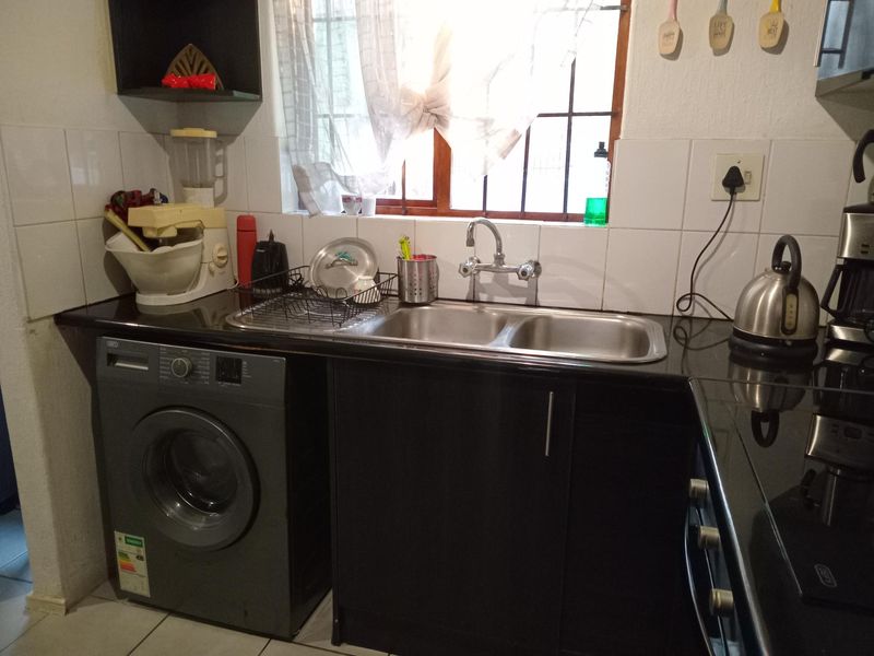 Simplex Townhouse For Sale - Photo 8