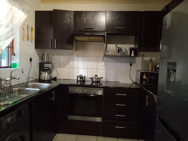 Simplex Townhouse For Sale - Photo 6