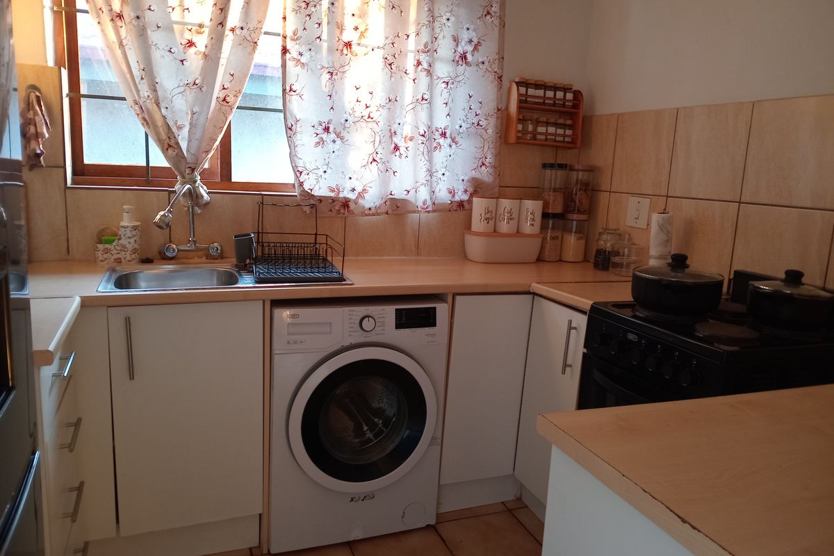 Townhouse For Sale - Photo 5