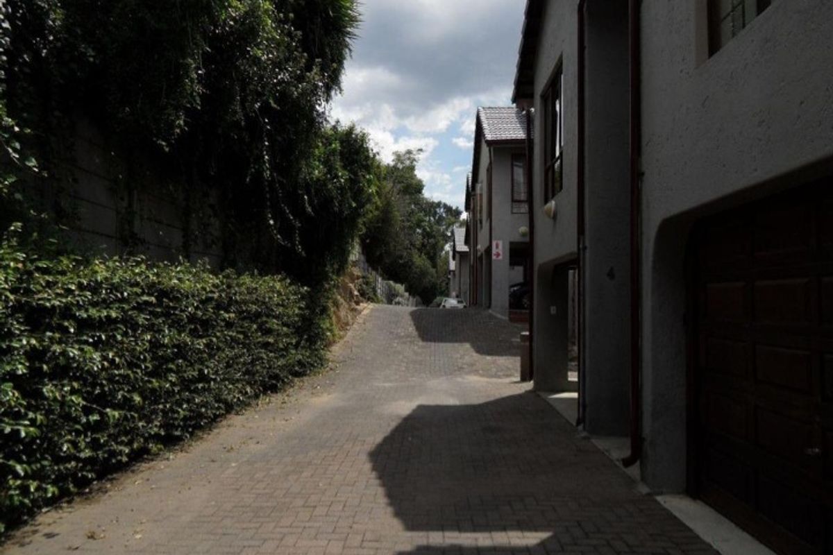 Townhouse For Sale - Photo 2