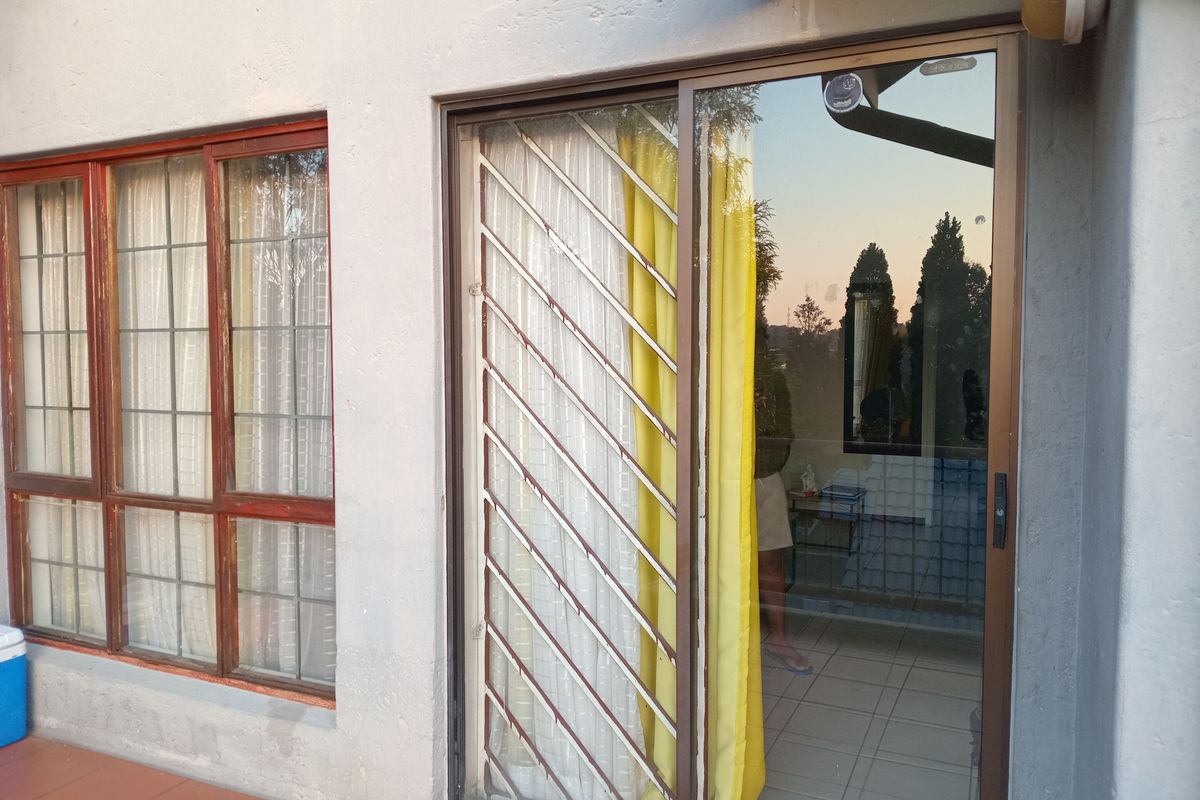 Townhouse For Sale - Photo 3