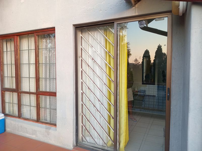 Townhouse For Sale - Photo 3