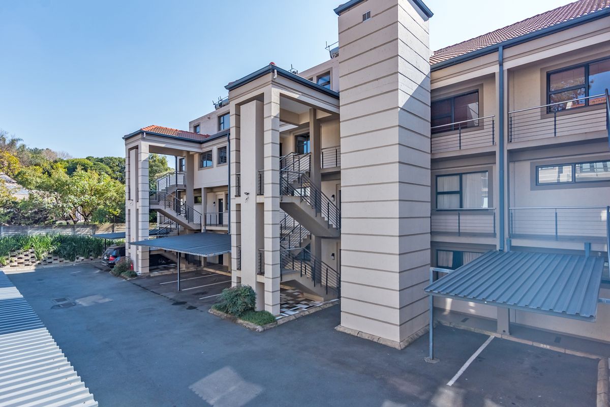 PRISTINE 1 BED 1.5 BATH APARTMENT IN SECURE COMPLEX.  IDEAL INVESTMENT PROPERTY!! - Photo 4