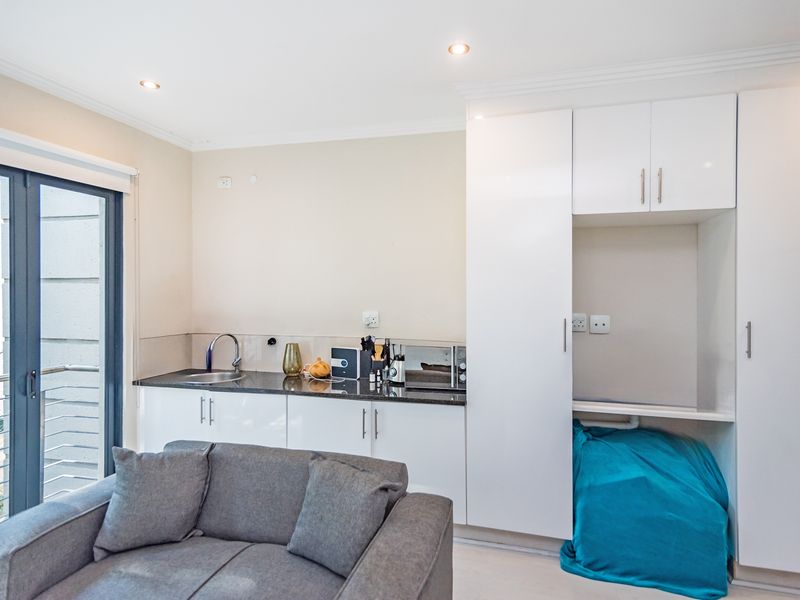 PRISTINE 1 BED 1.5 BATH APARTMENT IN SECURE COMPLEX.  IDEAL INVESTMENT PROPERTY!! - Photo 10