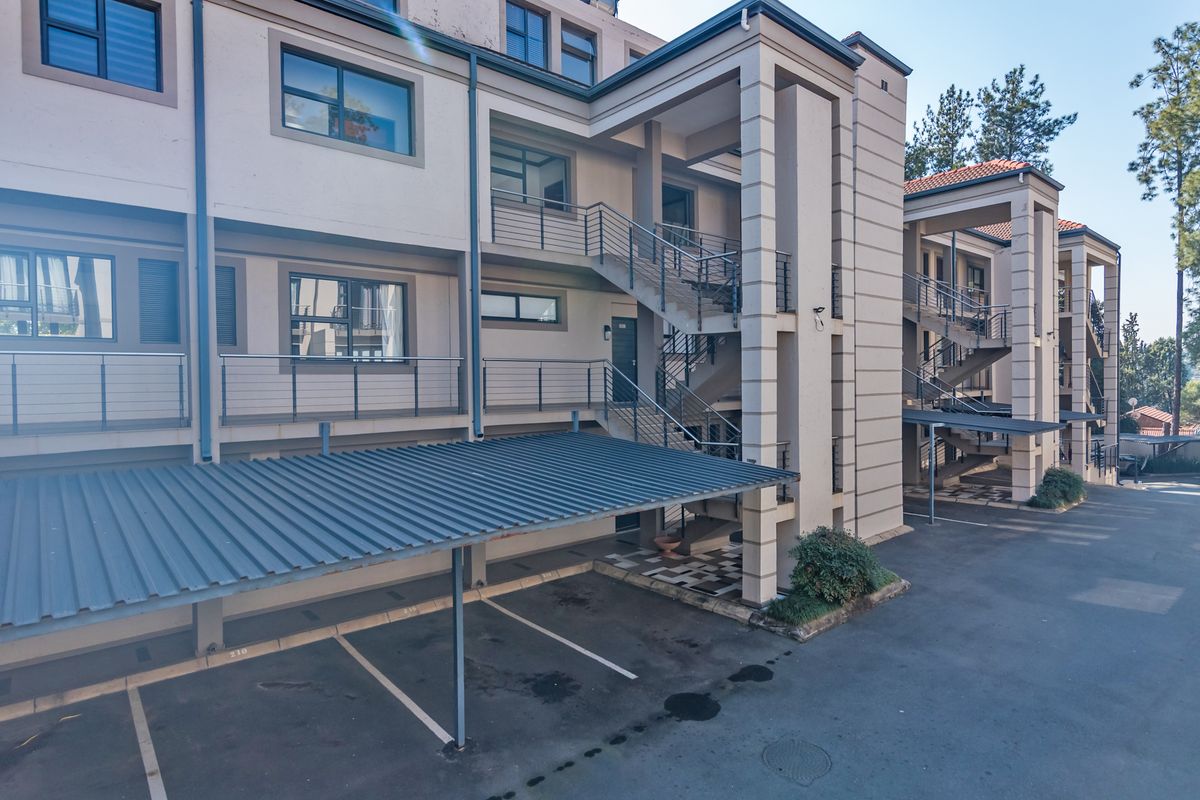 PRISTINE 1 BED 1.5 BATH APARTMENT IN SECURE COMPLEX.  IDEAL INVESTMENT PROPERTY!! - Photo 5