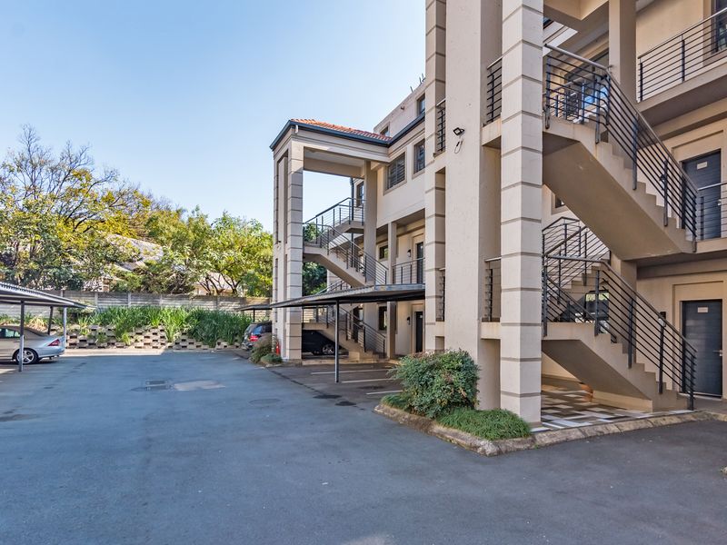 PRISTINE 1 BED 1.5 BATH APARTMENT IN SECURE COMPLEX.  IDEAL INVESTMENT PROPERTY!! - Photo 7