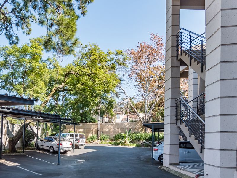 PRISTINE 1 BED 1.5 BATH APARTMENT IN SECURE COMPLEX.  IDEAL INVESTMENT PROPERTY!! - Photo 2