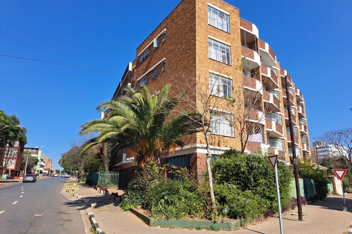 Apartment Block For Sale In Johannesburg - Photo 2