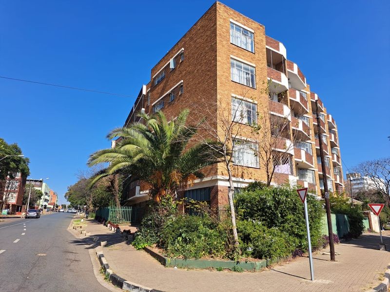 Apartment Block For Sale In Johannesburg - Photo 2