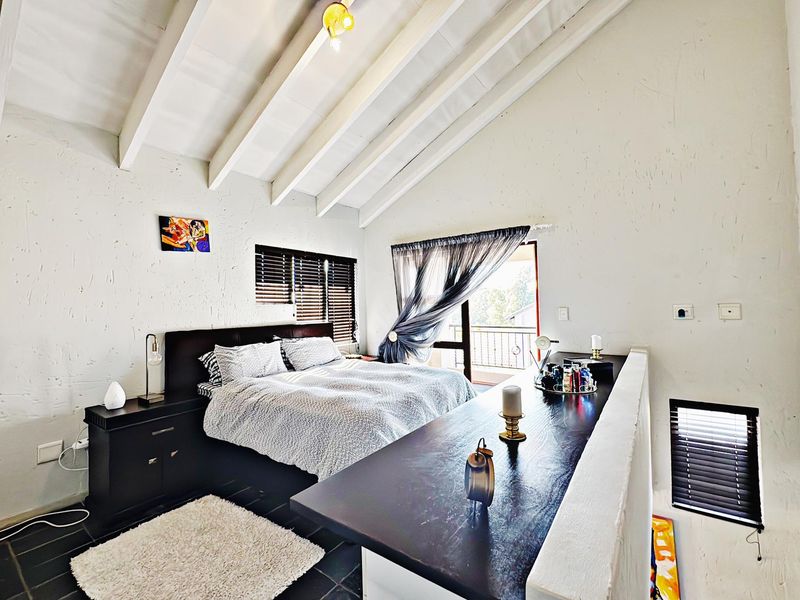 SECLUDED WITH SPECTACULAR SKY VIEWS - FANTASTIC INVESTMENT OPPORTUNITY - Photo 3