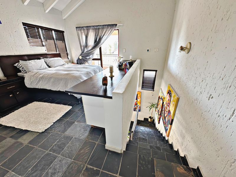 SECLUDED WITH SPECTACULAR SKY VIEWS - FANTASTIC INVESTMENT OPPORTUNITY - Photo 7