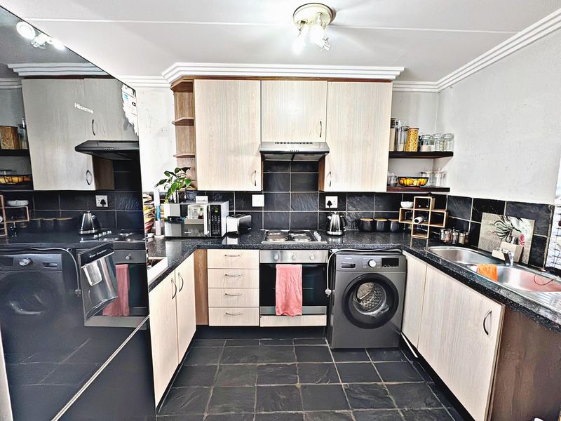 SECLUDED WITH SPECTACULAR SKY VIEWS - FANTASTIC INVESTMENT OPPORTUNITY - Photo 6