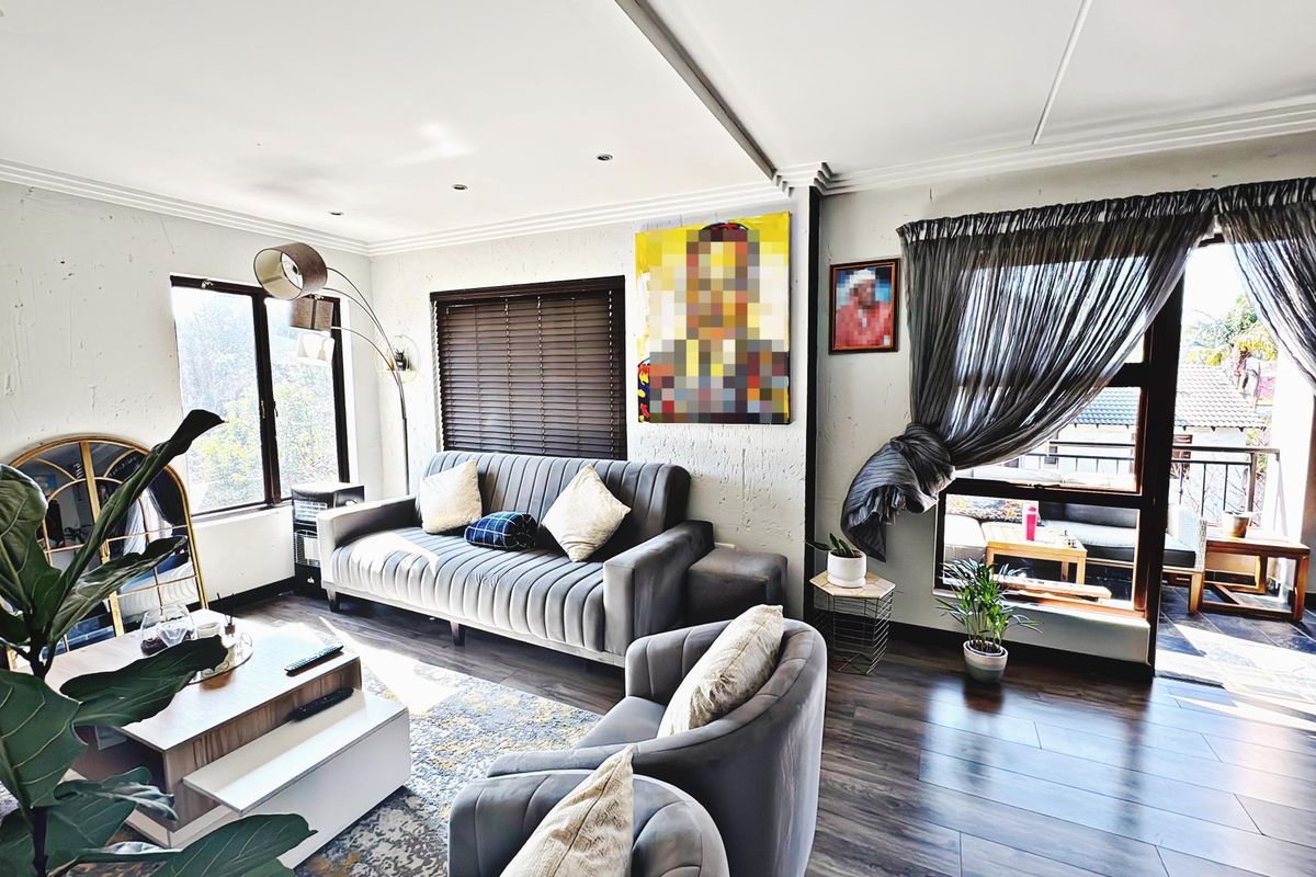 SECLUDED WITH SPECTACULAR SKY VIEWS - FANTASTIC INVESTMENT OPPORTUNITY - Photo 2
