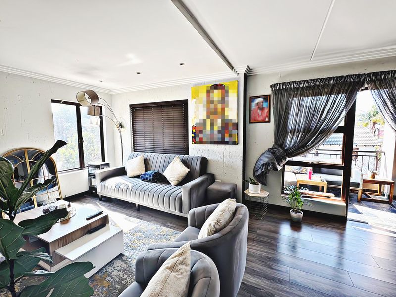 SECLUDED WITH SPECTACULAR SKY VIEWS - FANTASTIC INVESTMENT OPPORTUNITY - Photo 2