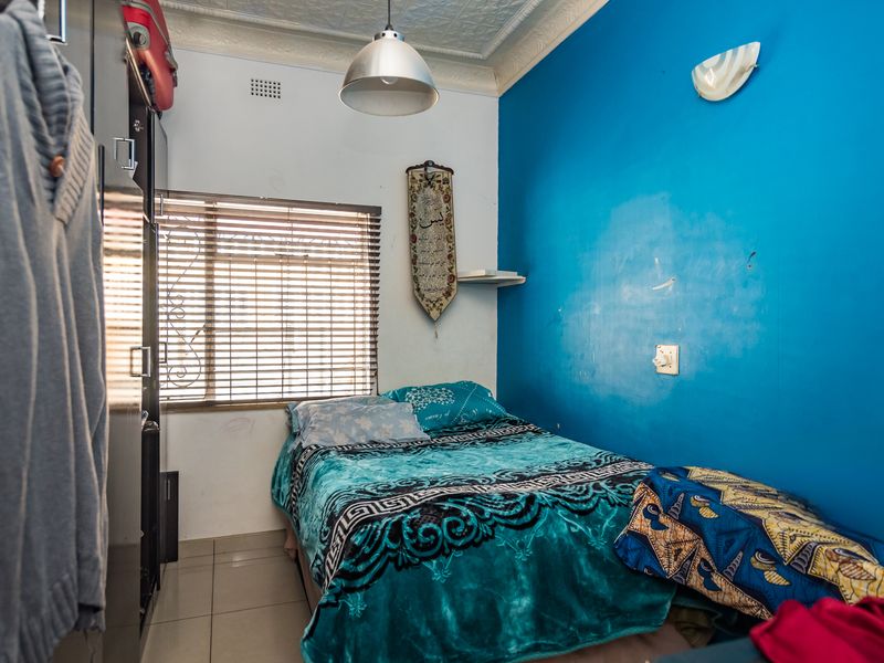 3/4 BEDROOM FAMILY HOME WITH PLAYSCHOOL FACILITIES. **LOCK UP PARKING FOR ±4 VEHICLES** - Photo 8