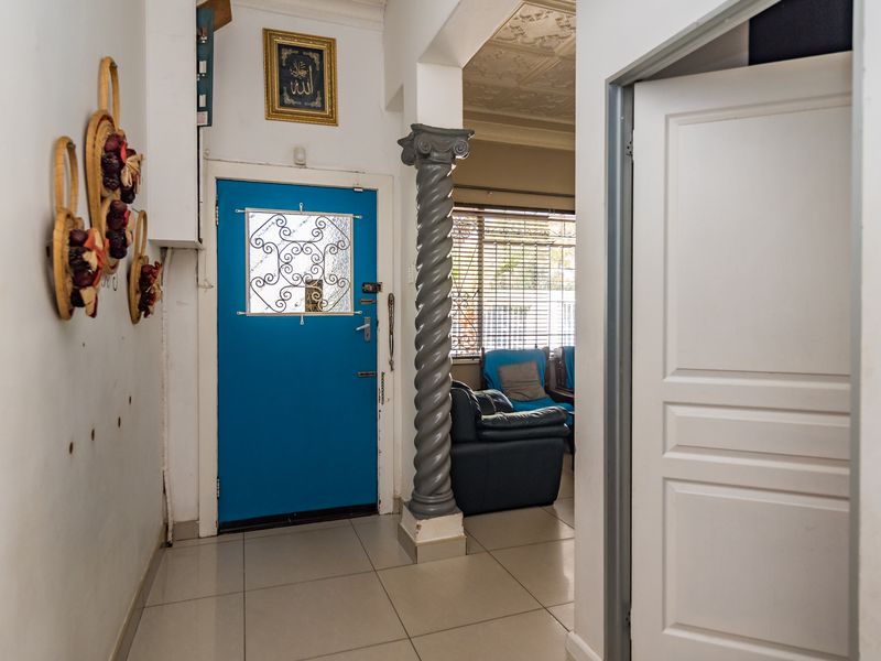 3/4 BEDROOM FAMILY HOME WITH PLAYSCHOOL FACILITIES. **LOCK UP PARKING FOR ±4 VEHICLES** - Photo 7