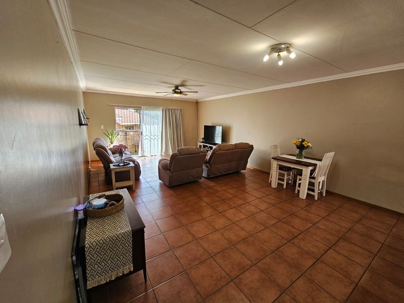 2 bedroom town house for sale in Bendor - Photo 3