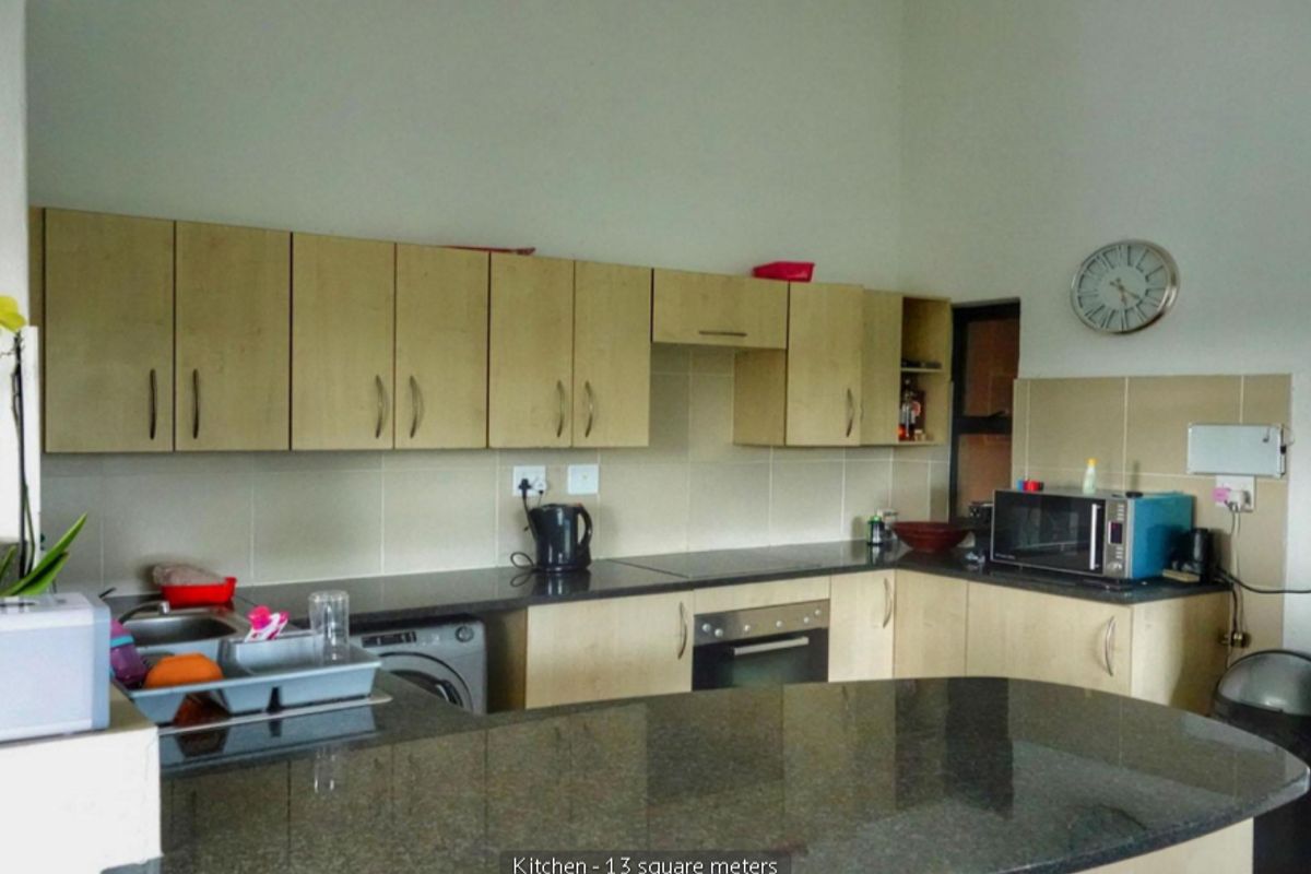 Stunning 2-bedroom duplex for sale  border Jackal Creek Golf Estate, Randburg—luxury living awaits! - Photo 2