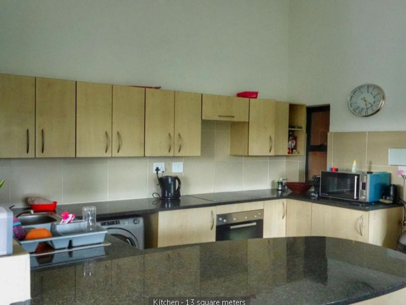 Stunning 2-bedroom duplex for sale  border Jackal Creek Golf Estate, Randburg—luxury living awaits! - Photo 2