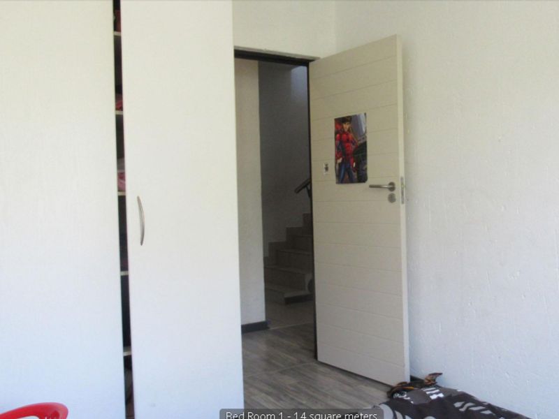 Stunning 2-bedroom duplex for sale  border Jackal Creek Golf Estate, Randburg—luxury living awaits! - Photo 9